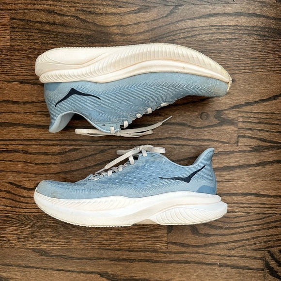 Hoka Shoes - Hoka Women’s Mach 6 Sneakers - size 9 - Powder Blue